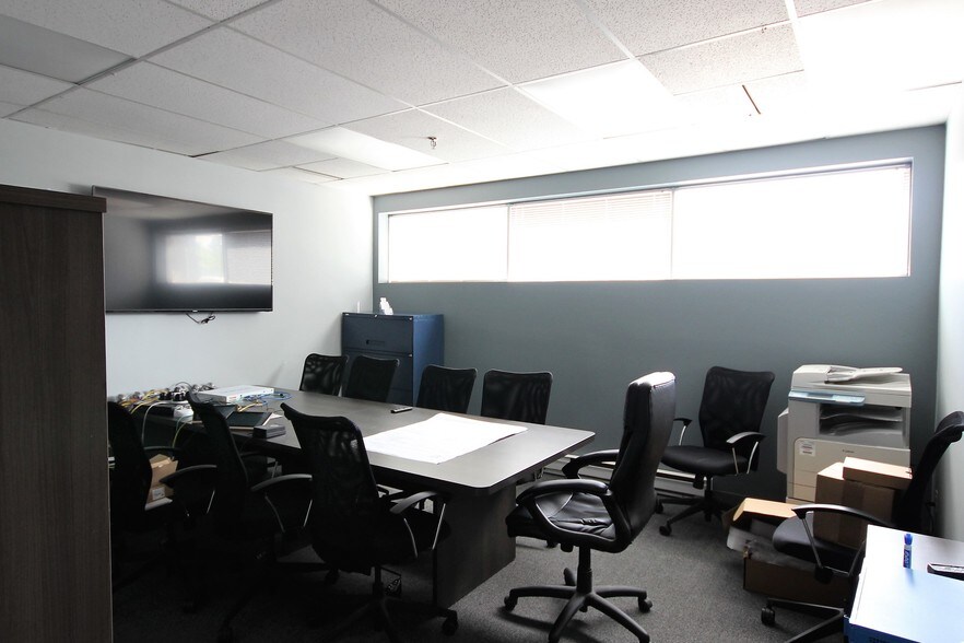 More Photos Of 1701 Woodward Dr, Ottawa Office For Lease