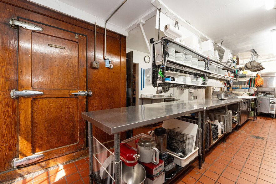 More Photos Of 14 Clark Point Rd, Southwest Harbor Restaurant For Sale