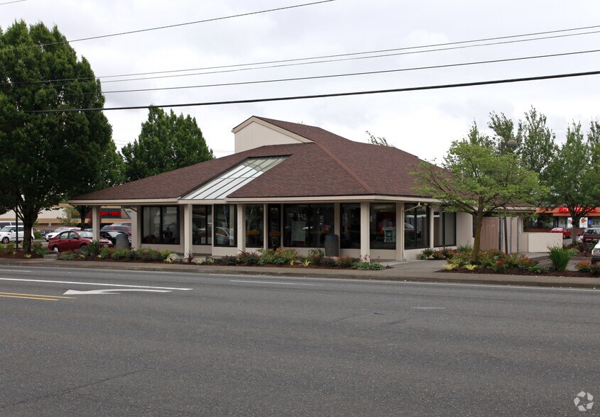 Primary Photo Of 24150 SE Stark St, Gresham Bank For Lease