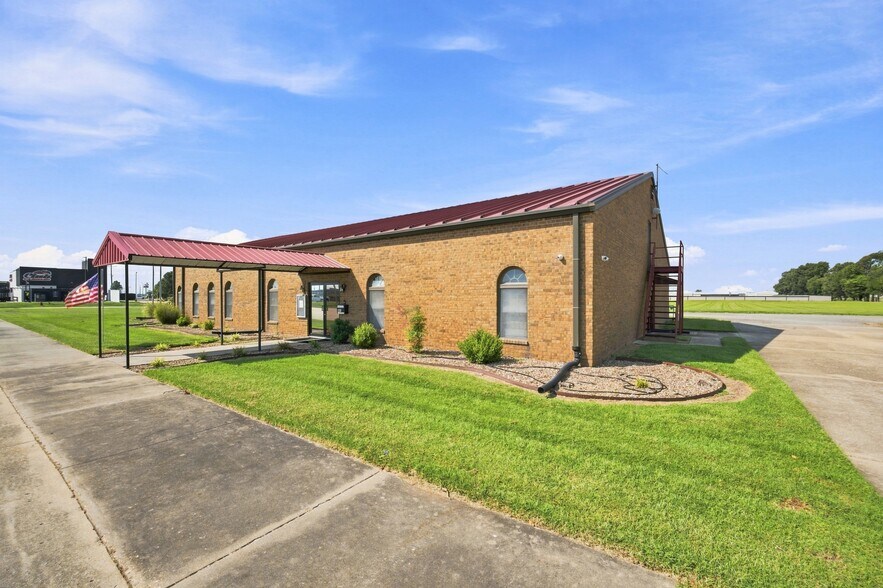 More Photos Of 951 S Kingshighway St, Sikeston Office For Sale