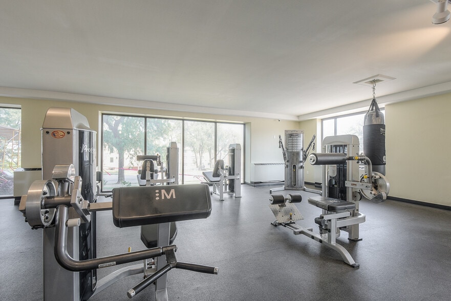 More Photos Of 700 E 8th St, Kansas City Apartments For Sale