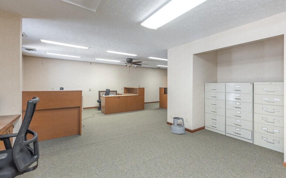 More Photos Of 216 W 2nd St, Dixon Bank For Sale