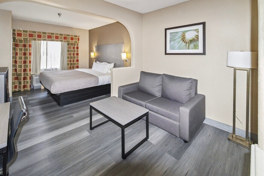More Photos Of 17550 Northwest Fwy, Houston Hotel For Sale