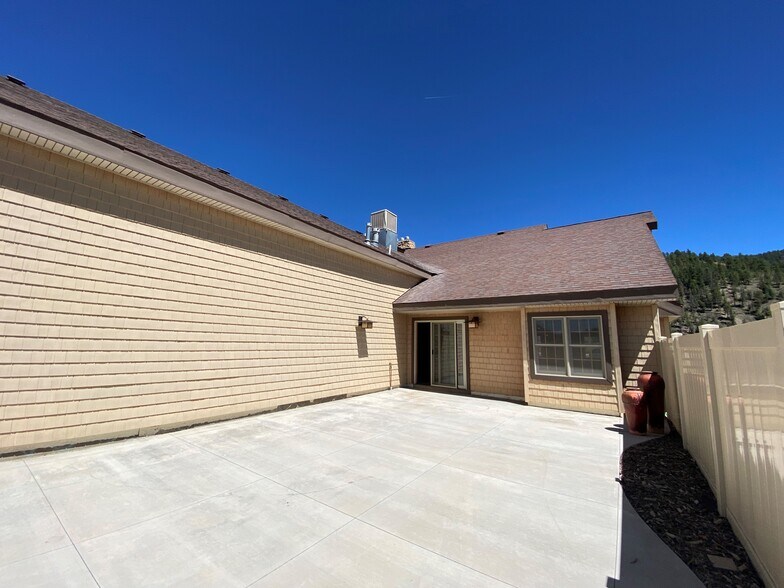 More Photos Of 173 Frontage Rd, South Fork Freestanding For Lease