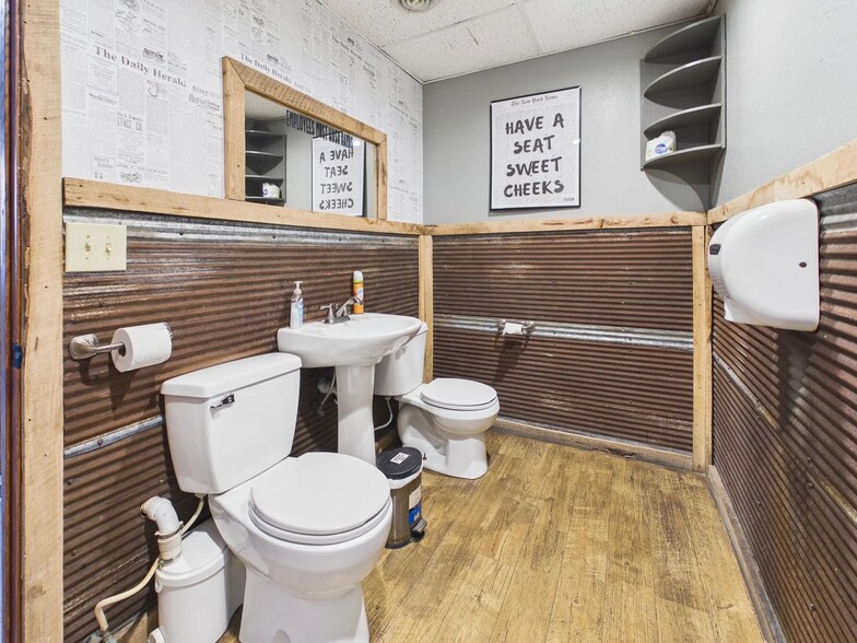 More Photos Of 501 & 503 Iowa Ave, Essex Storefront Retail Residential For Sale