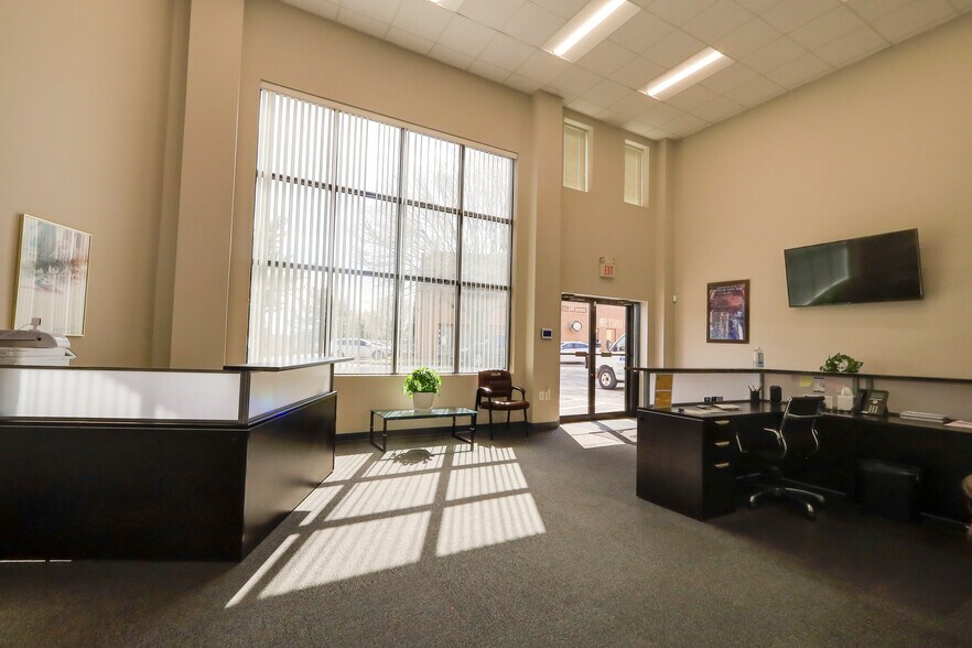 More Photos Of 5713 Industry Ln, Frederick Showroom For Sale