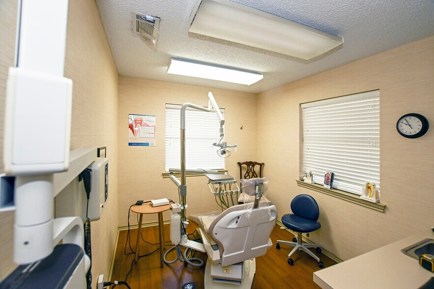 More Photos Of 2700 Brown Trl, Bedford Office For Sale