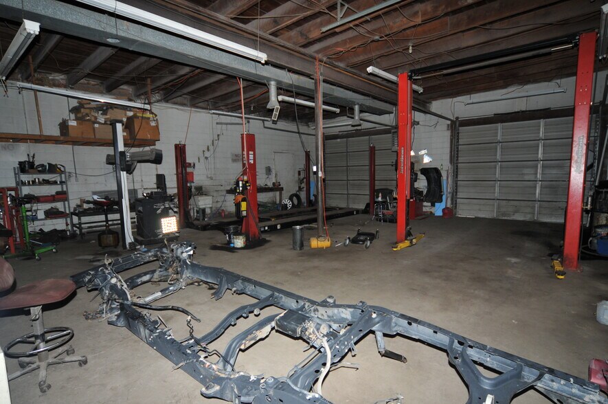 More Photos Of 8131 Maccorkle Ave, Charleston Auto Repair For Sale