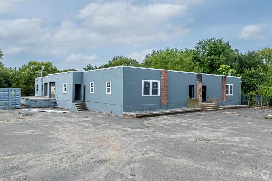 More Photos Of 195 W Newberry Rd, Bloomfield Warehouse For Sale