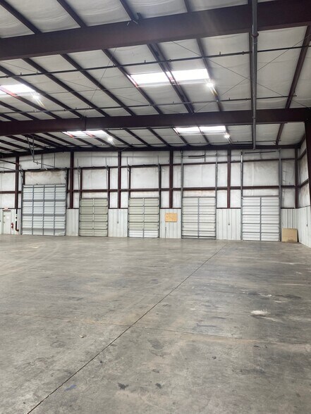 More Photos Of 3420 S Purdue St, Oklahoma City Warehouse For Lease