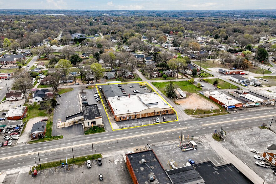 More Photos Of 700 N Cannon Blvd, Kannapolis Storefront Retail Office For Lease