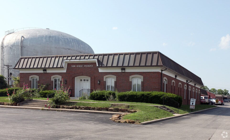 More Photos Of 6767 E Washington St, Indianapolis Coworking Space