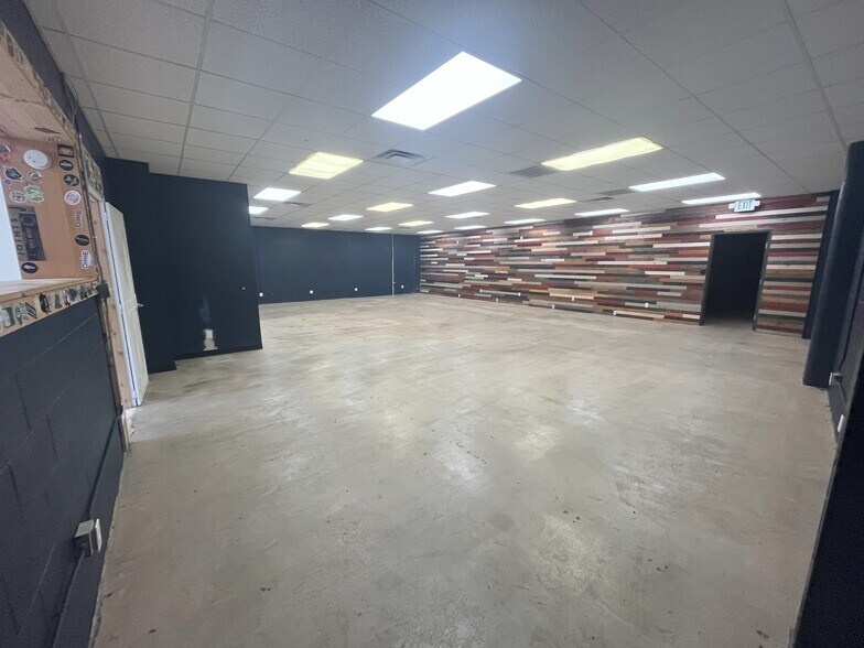 More Photos Of 7926 N May Ave, Oklahoma City Storefront Retail Office For Lease