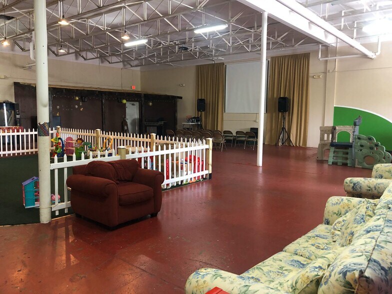 More Photos Of 17401 NW 2nd Ave, Miami Warehouse For Sale