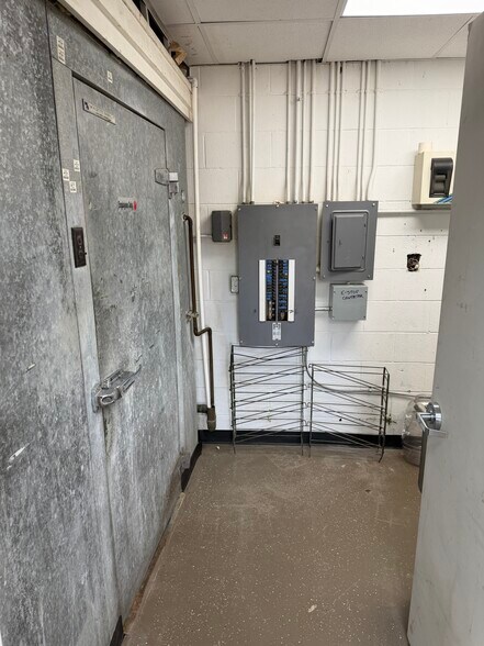 More Photos Of 1708 S Mobberly Ave, Longview Service Station For Sale