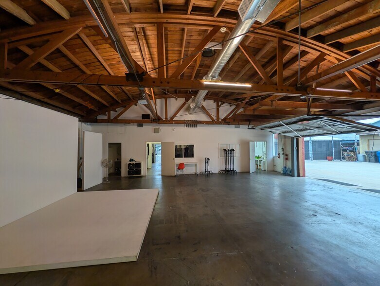 More Photos Of 2240-2246 Fair Park Ave, Los Angeles Showroom For Sale