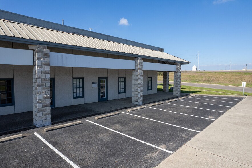 More Photos Of 2209 N Padre Island Dr, Corpus Christi Light Manufacturing For Lease