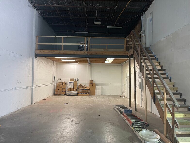 More Photos Of 1001 E Skagway Ave, Tampa Warehouse For Lease