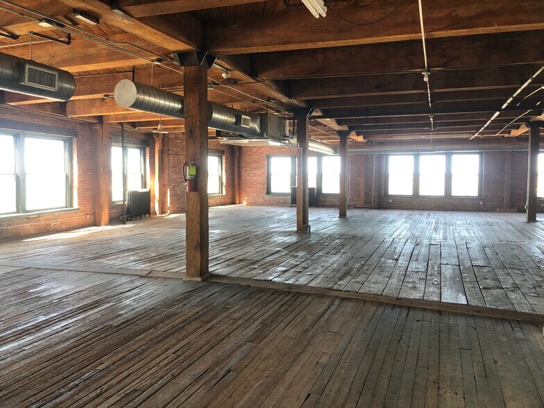 More Photos Of 1427 W 9th St, Kansas City Office For Lease