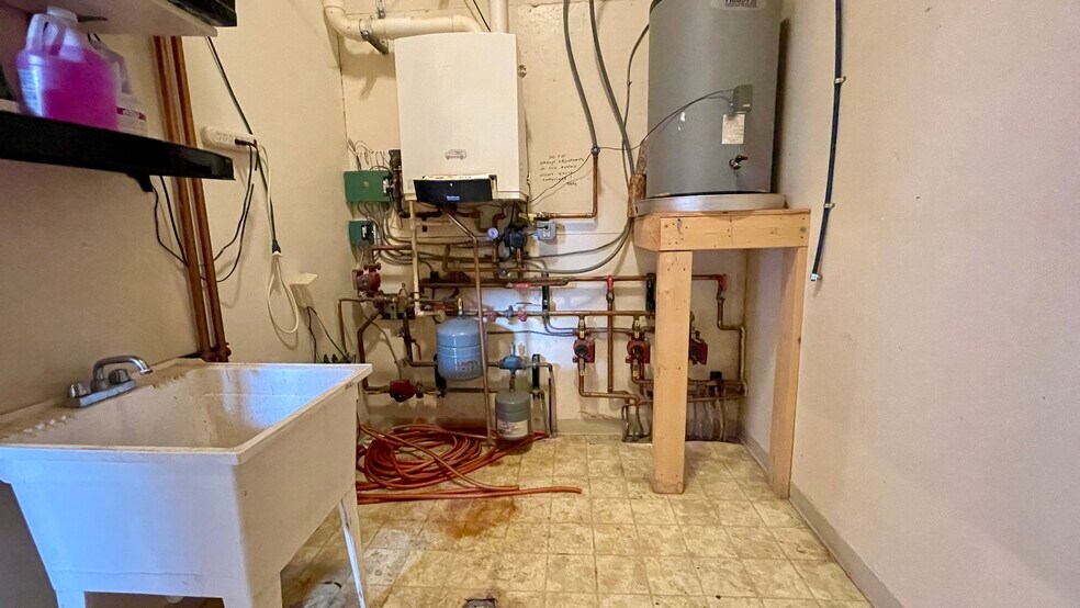 More Photos Of 606 W Byers Ave, Hot Sulphur Springs Flex For Sale