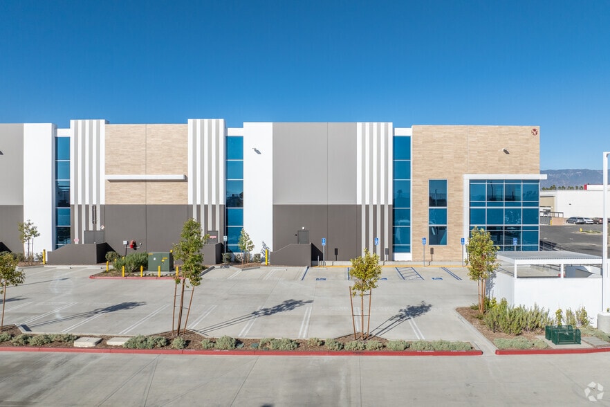 More Photos Of 1505 S Willow Ave, Rialto Warehouse For Lease