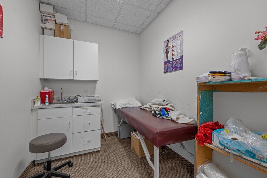 More Photos Of 2961 Crouse Ln, Burlington Medical For Lease