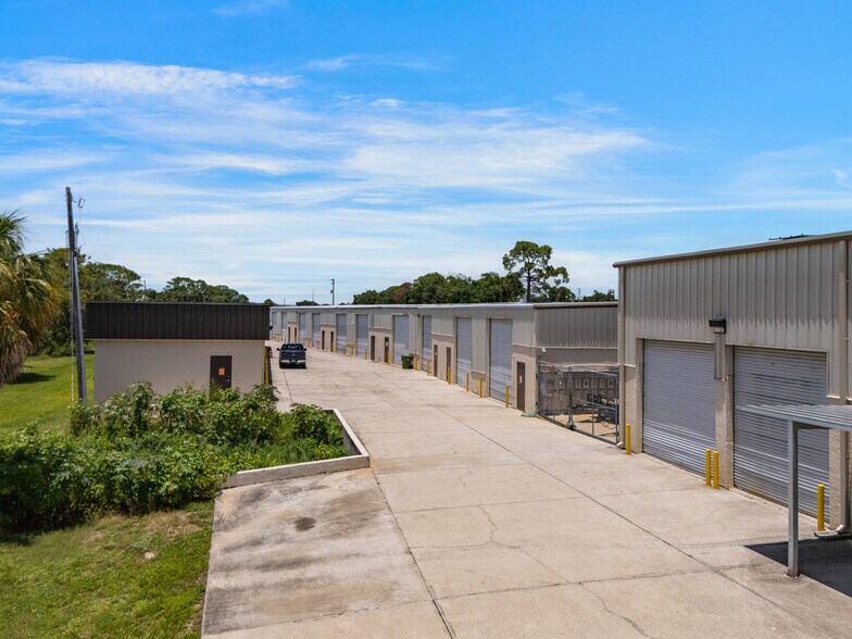 More Photos Of 2221 8th St, Sarasota Warehouse For Lease