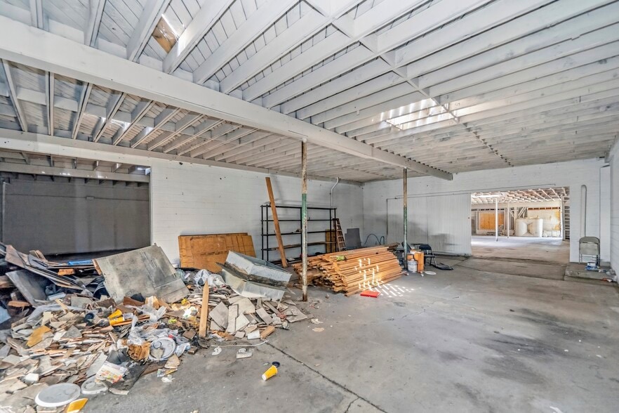 More Photos Of 4810 Firestone Blvd, South Gate Unknown For Lease