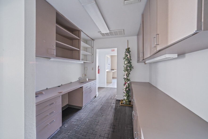 More Photos Of 1755 E Lakeside Dr, Bullhead City Bank For Sale