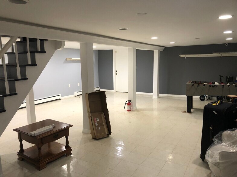 More Photos Of 417 Clifton Ave, Clifton Office For Lease