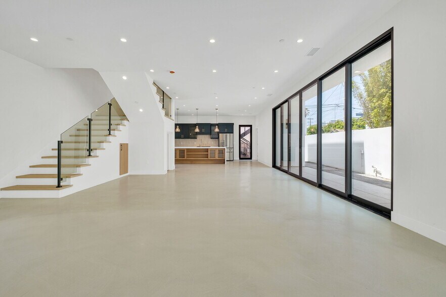 More Photos Of 337 6th Ave, Venice Apartments For Sale