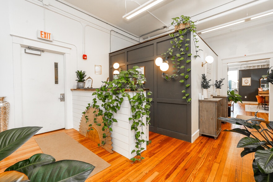 More Photos Of 327 11th Ave N, Saint Petersburg Storefront Retail Office For Sale
