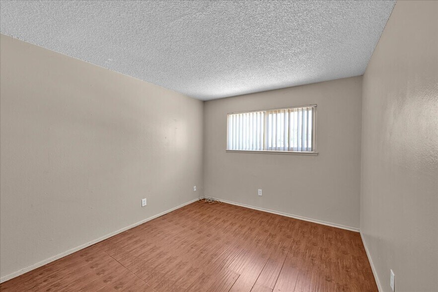 More Photos Of 4549 Ashcroft Ave, Sacramento Apartments For Sale