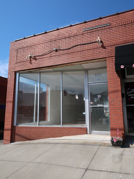 More Photos Of 437 N Church St, Hendersonville General Retail For Lease