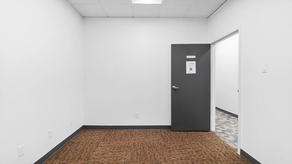 More Photos Of 2503 Lake Rd, Huntsville Office For Lease