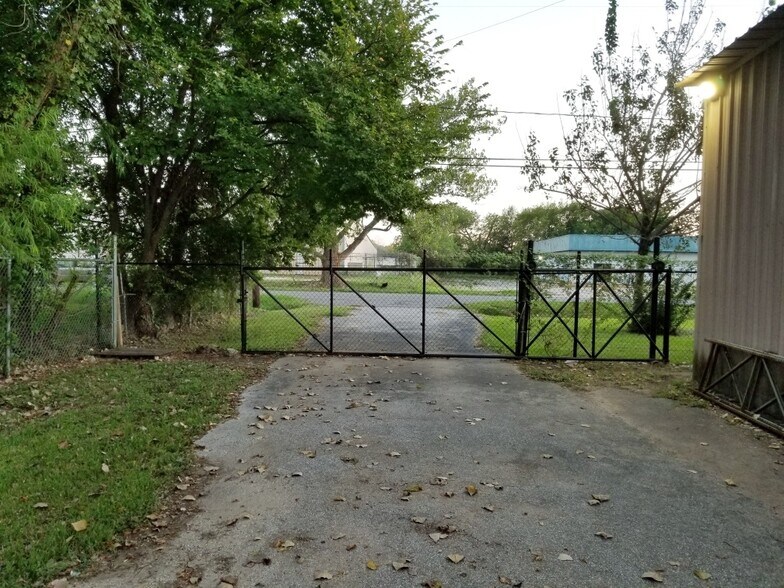 More Photos Of 410 W Canino Rd, Houston Manufacturing For Sale