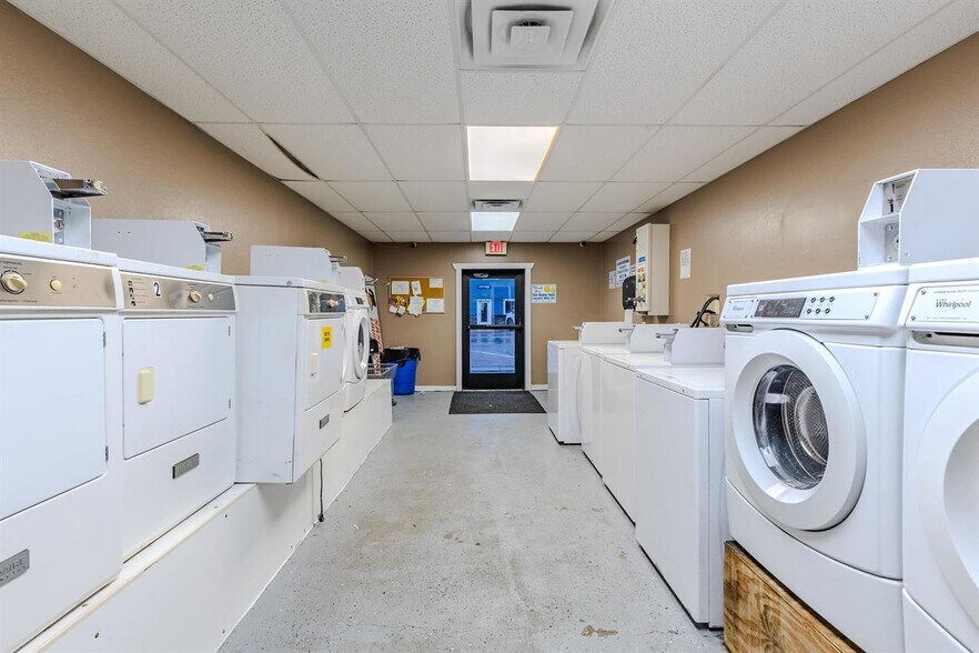 More Photos Of 215 Market St, Lake Park Office For Sale