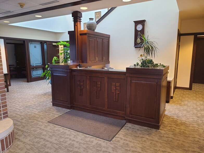 More Photos Of 1400 Merrill Ave, Wausau Medical For Sale