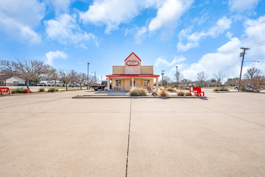 More Photos Of 1014 W Moore Ave, Terrell Restaurant For Sale