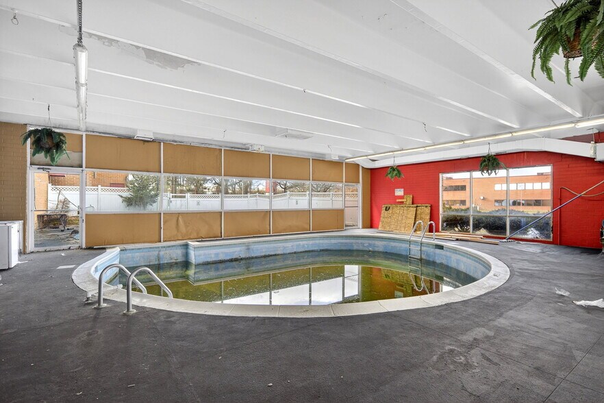 More Photos Of 3 Watervliet Avenue Ext, Albany Hotel For Sale