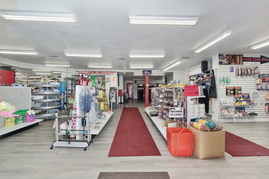 More Photos Of 17313 NE US Highway 301, Waldo Freestanding For Sale