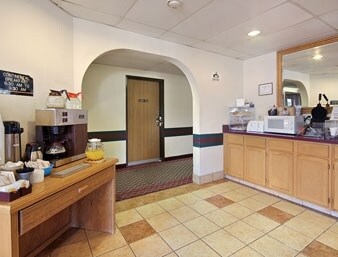 More Photos Of 1410 28th St, Belleville Hotel For Sale
