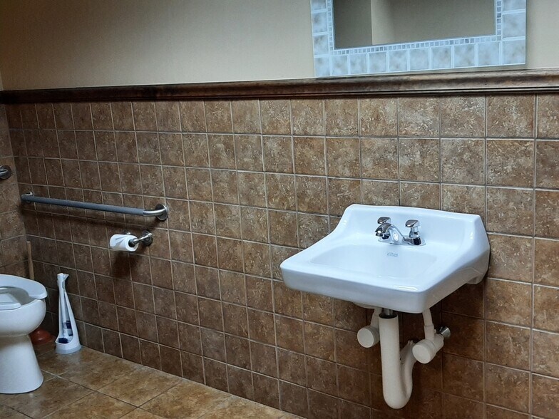 More Photos Of 2 Crane Park Dr, Wilbraham Medical For Lease