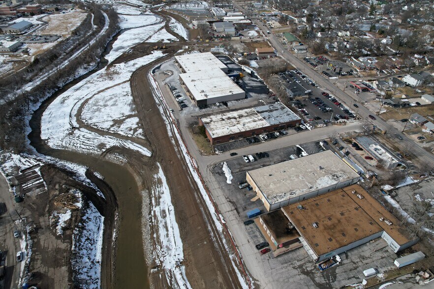More Photos Of 8229-8279 Brentwood Industrial Dr, Saint Louis Warehouse For Lease