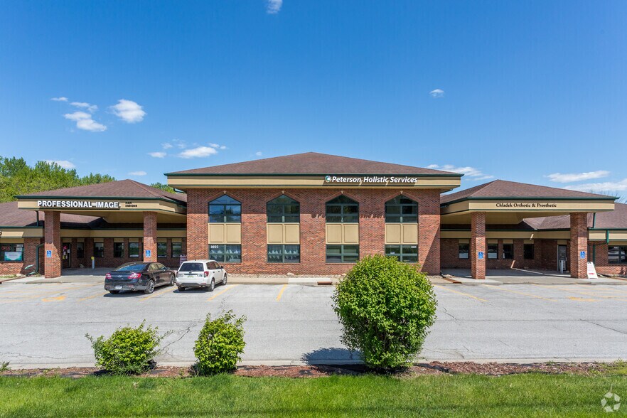 More Photos Of 3001 86th St, Urbandale Medical For Lease
