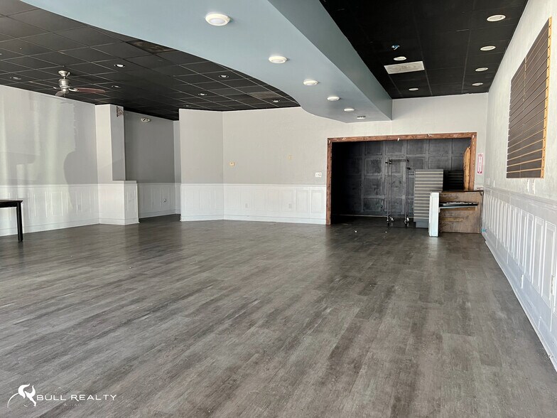 More Photos Of 923-995 Maple St, Carrollton General Retail For Lease