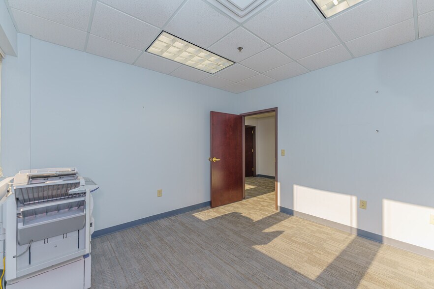 More Photos Of 10 Maxwell Dr, Clifton Park Medical For Lease