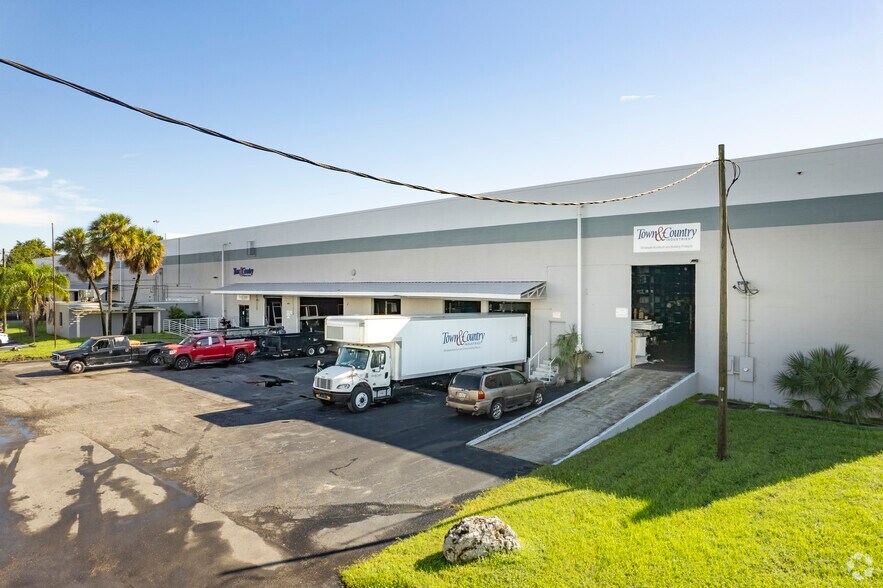 More Photos Of 5300 E Adamo Dr, Tampa Distribution For Lease