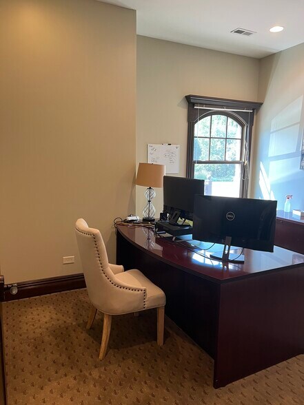 More Photos Of 770 Beacon St, West Dundee Medical For Sale