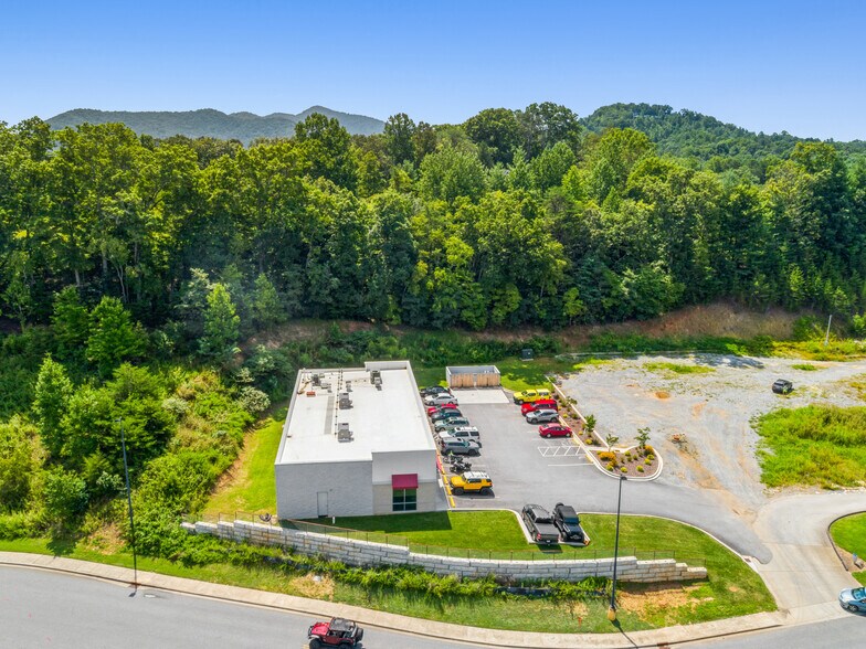 More Photos Of 31 Berry Blvd, Franklin Freestanding For Sale